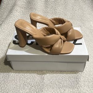 Schutz “Fairy High” color: Nude Size 7B
